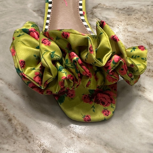 Betsey Johnson Ruffle Heels - Lime Green and Pink Floral - Picture 6 of 6